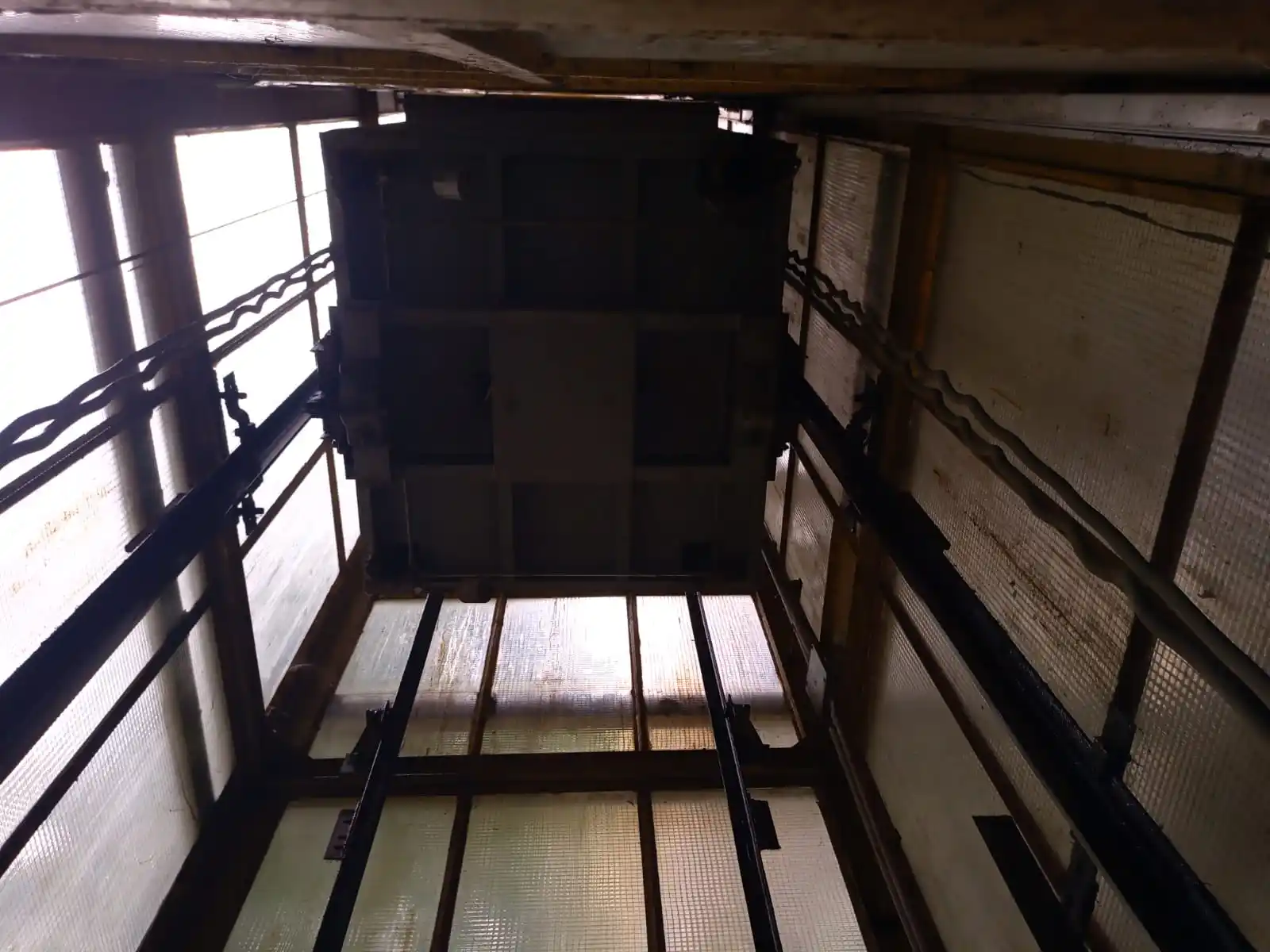 expertlift-budapest-ulloi-ut-lift-felujitas-5.webp